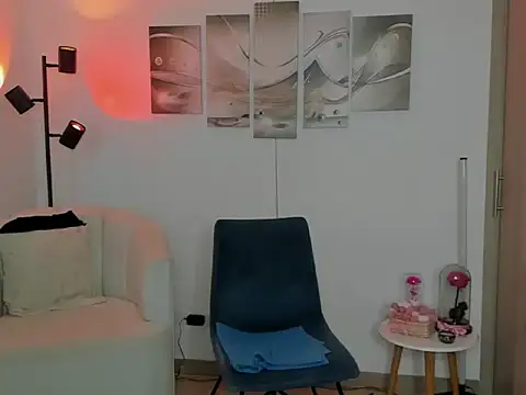 haileyflorez  online show from 02.08.26