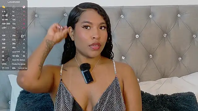 Snapshot of izzybelmont12 chatting on 11.29.25 izzybelmont12 online show from 11.29.25