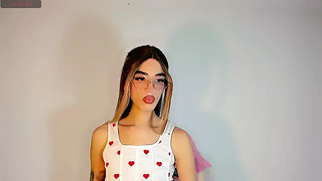 LeslieAmor1 online show from 11.19.25