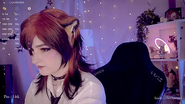 Snapshot of vronnier chatting on 11.29.25 vronnier online show from 11.29.25