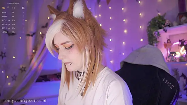 Snapshot of vronnier chatting on 02.15.26 vronnier online show from 02.15.26