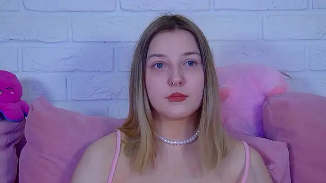 TinnaBurton online show from 04.08.26