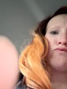 Snapshot of desertdaisee chatting on 12.17.25 desertdaisee online show from 12.17.25