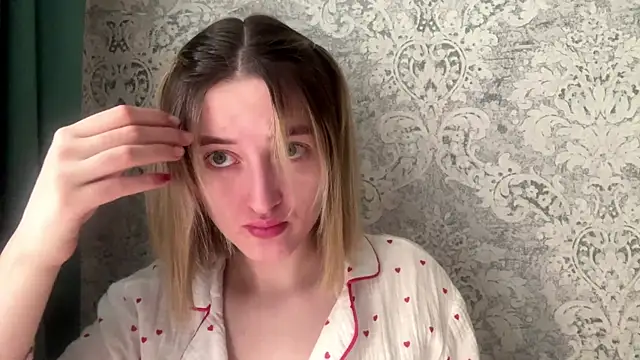 Emily lyy online show from 12.19.25