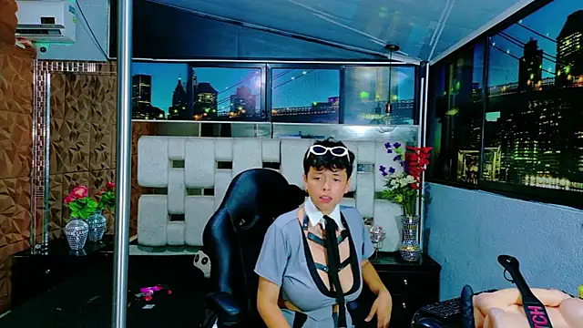 lunabustygirl online show from 11.28.25