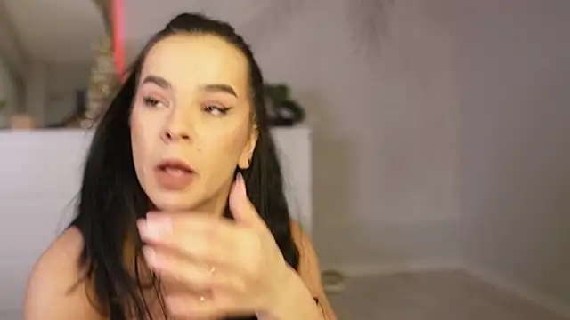 Snapshot of Miss_Denisse chatting on 12.13.25 Miss Denisse online show from 12.13.25