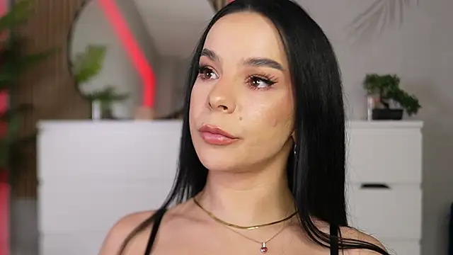 Snapshot of Miss_Denisse chatting on 12.18.25 Miss Denisse online show from 12.18.25