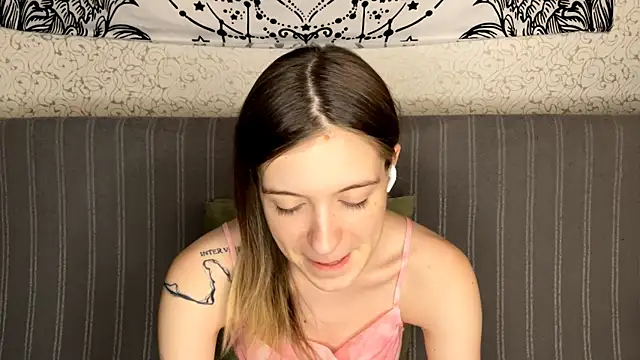 MiriamDongo online show from 11.21.25