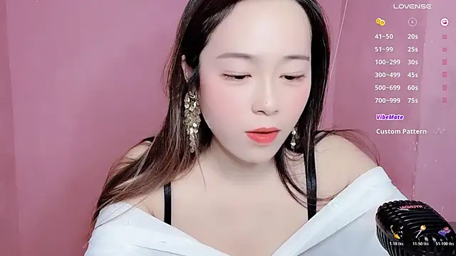 Snapshot of Amelia-12301 chatting on 11.22.25 Amelia-12301 online show from 11.22.25