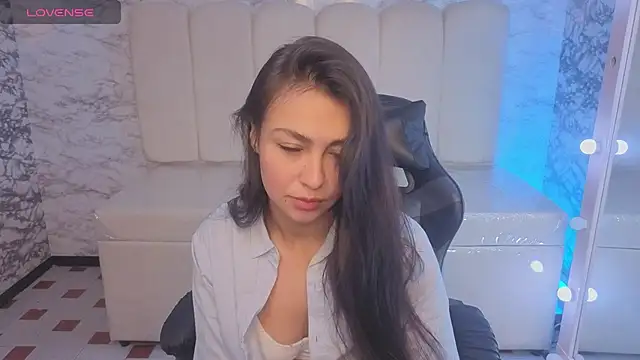 Snapshot of Maleja_v_ chatting on 11.21.25 Maleja v online show from 11.21.25