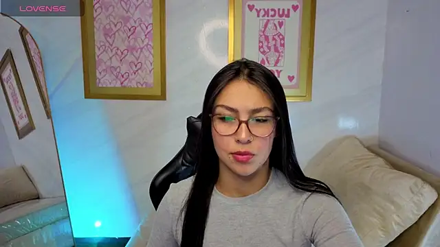 Snapshot of Maleja_v_ chatting on 11.26.25 Maleja v online show from 11.26.25