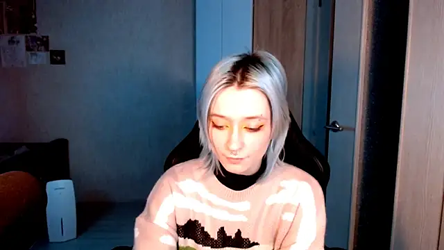 SophiaLur online show from 11.20.25