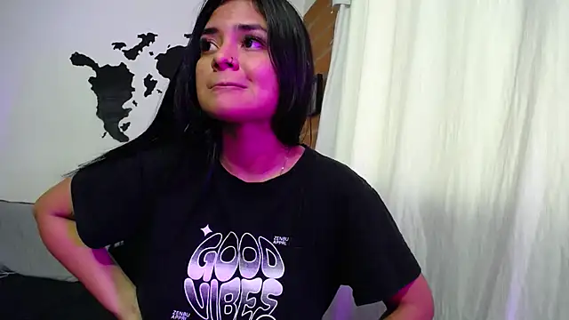 Snapshot of lizmy chatting on 01.06.26 lizmy online show from 01.06.26