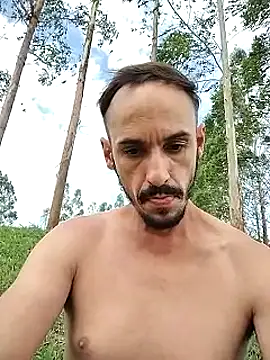 Snapshot of Bogretoo chatting on 11.15.25 Bogretoo online show from 11.15.25