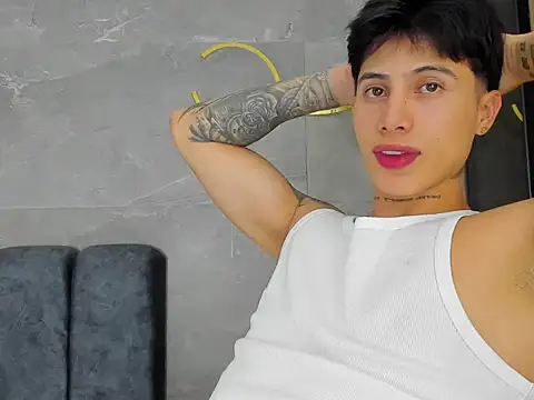 Snapshot of Klein_summer chatting on 11.14.25 Klein summer online show from 11.14.25