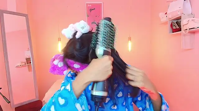 Snapshot of Milu_carbajal_x chatting on 01.18.26 Milu carbajal x online show from 01.18.26