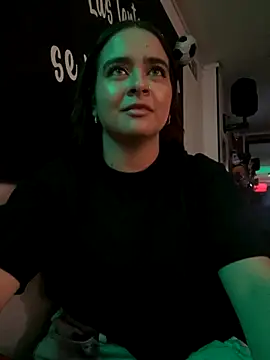 HANNAHBAKER00 online show from 11.21.25