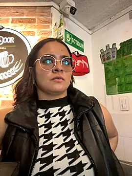 HANNAHBAKER00 online show from 11.22.25