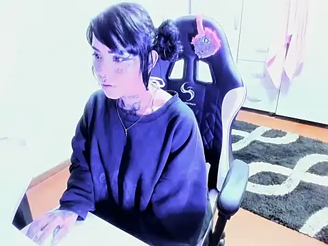 Snapshot of Zombitch chatting on 11.25.25 Zombitch online show from 11.25.25