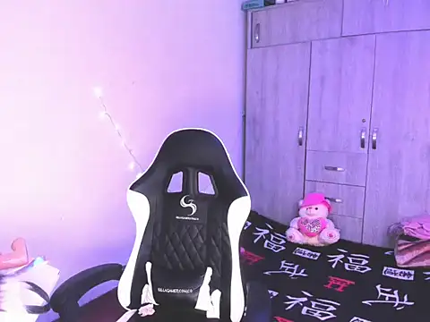 Snapshot of Zombitch chatting on 12.15.25 Zombitch online show from 12.15.25