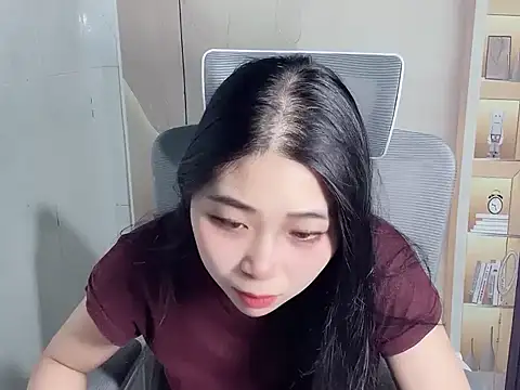 Snapshot of Lousii chatting on 12.01.25 Lousii online show from 12.01.25