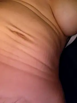 Snapshot of Lousii chatting on 03.17.26 Lousii online show from 03.17.26