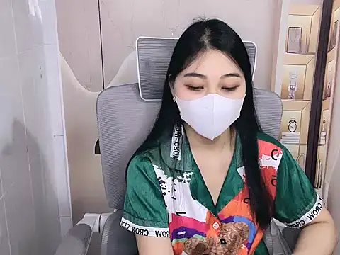 Snapshot of Lousii chatting on 04.04.26 Lousii online show from 04.04.26