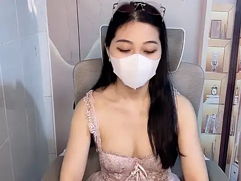 Snapshot of Lousii chatting on 04.07.26 Lousii online show from 04.07.26