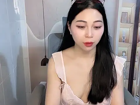 Snapshot of Lousii chatting on 04.11.26 Lousii online show from 04.11.26