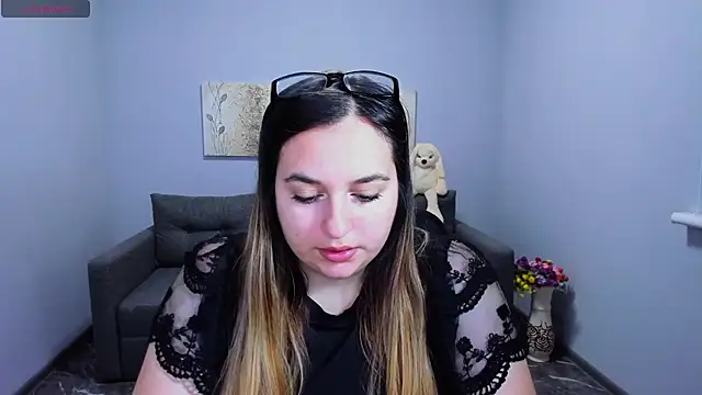 Maria Bond online show from 11.28.25