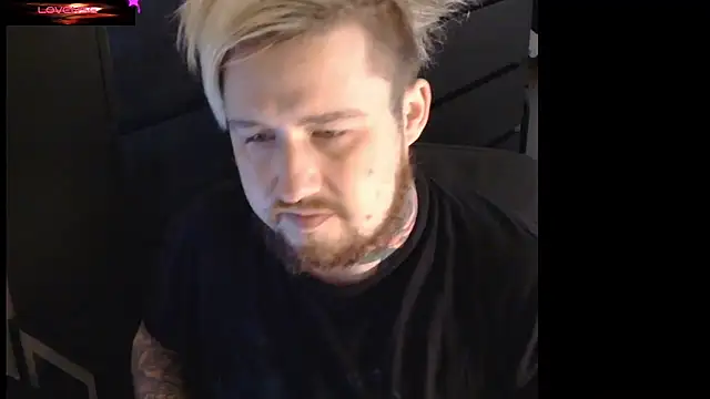 Snapshot of ThatAltGuy chatting on 11.17.25 ThatAltGuy online show from 11.17.25