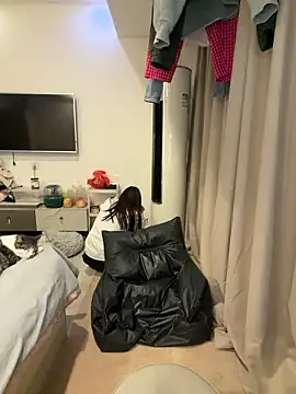 XX125216 online show from 12.04.25