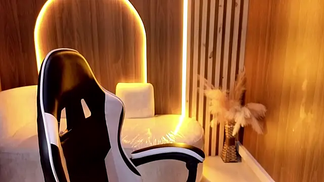 Peige Tx online show from 12.15.25