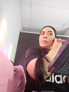 Monserrat J online show from 11.30.25