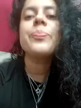 Snapshot of Lapeluda25 chatting on 12.15.25 Lapeluda25 online show from 12.15.25