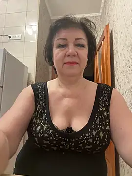 Snapshot of LittleBead522 chatting on 11.25.25 LittleBead522 online show from 11.25.25