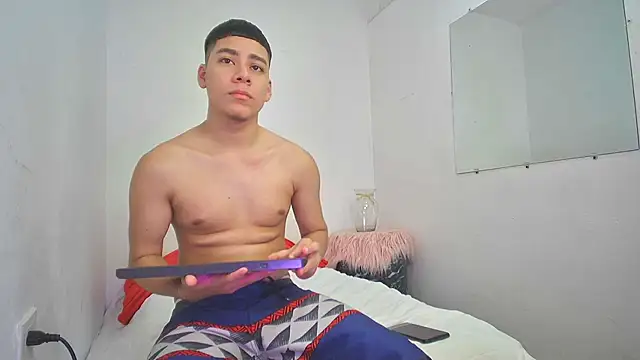 Lucastorrez01 online show from 11.18.25