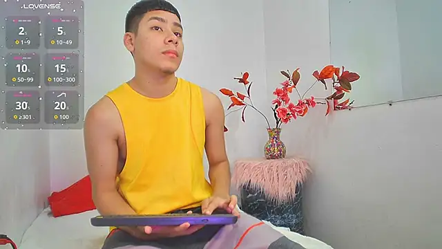 Lucastorrez01 online show from 11.25.25