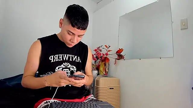 Lucastorrez01 online show from 12.20.25