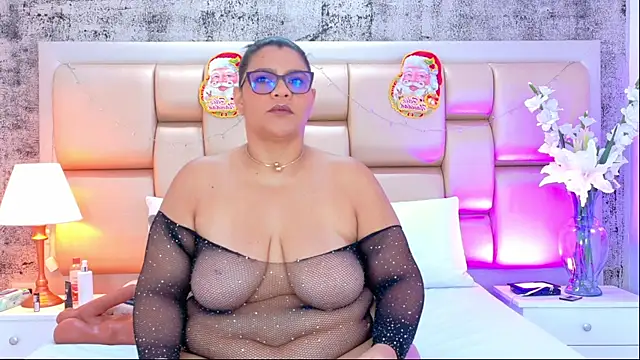 Snapshot of SelennaCooper chatting on 12.20.25 SelennaCooper online show from 12.20.25