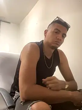 Snapshot of lester_rose chatting on 11.19.25 lester rose online show from 11.19.25