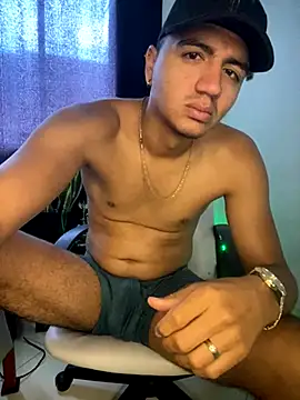 Snapshot of lester_rose chatting on 12.03.25 lester rose online show from 12.03.25