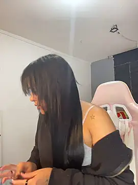 Sophie wyld online show from 12.18.25