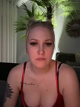 Snapshot of Wet_Kymistry chatting on 11.16.25 Wet Kymistry online show from 11.16.25