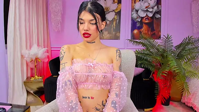 Snapshot of YasminWild chatting on 12.01.25 YasminWild online show from 12.01.25