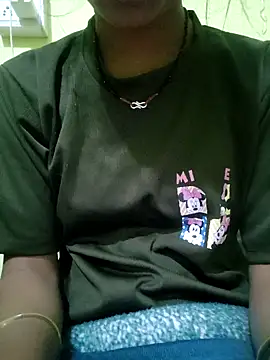 Snapshot of Menka_cut34 chatting on 12.19.25 Menka cut34 online show from 12.19.25