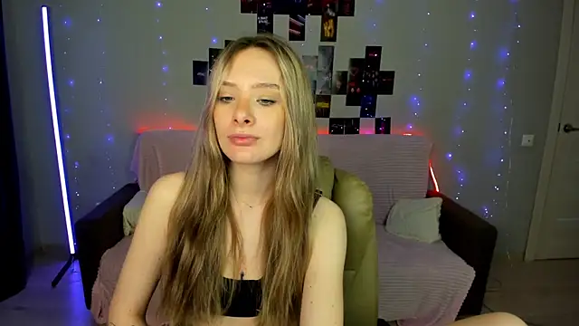 Snapshot of SteshaRay chatting on 12.14.25 SteshaRay online show from 12.14.25