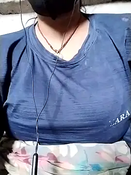 Snapshot of CUTE_123X chatting on 11.21.25 CUTE 123X online show from 11.21.25