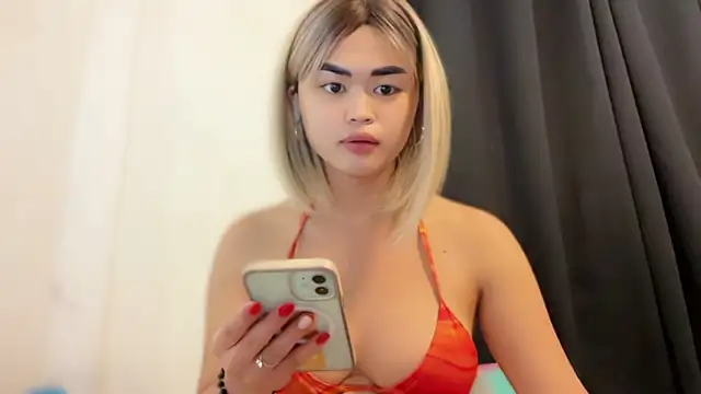 Snapshot of Miacums69 chatting on 12.18.25 Miacums69 online show from 12.18.25