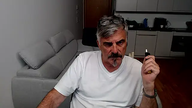 Buidapest online show from 01.16.26